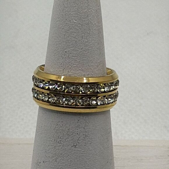 Brand New!! Size 8 stainless steel double row zircon stone ring - Picture 1 of 4